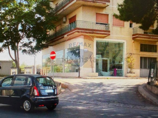 locale commerciale in vendita a Comiso