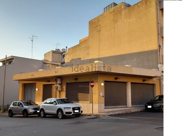 locale commerciale in vendita a Comiso