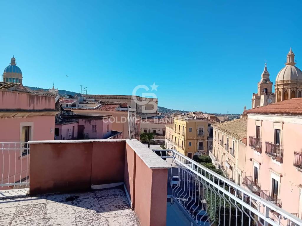 intera palazzina in vendita a Comiso in zona Centro Storico