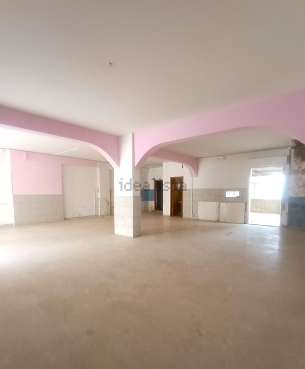 locale commerciale in vendita a Comiso