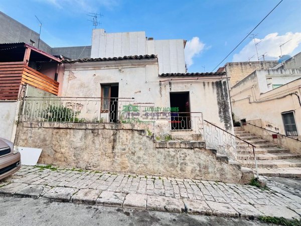 casa indipendente in vendita a Comiso in zona Centro Storico