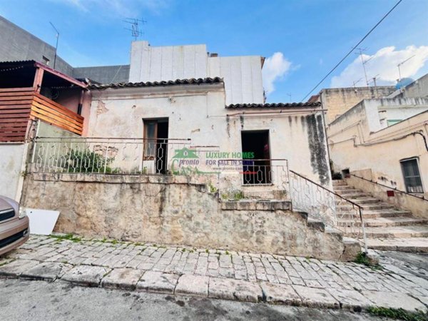 casa indipendente in vendita a Comiso in zona Centro Storico