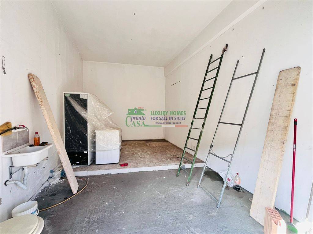 negozio in vendita a Comiso in zona Centro Storico