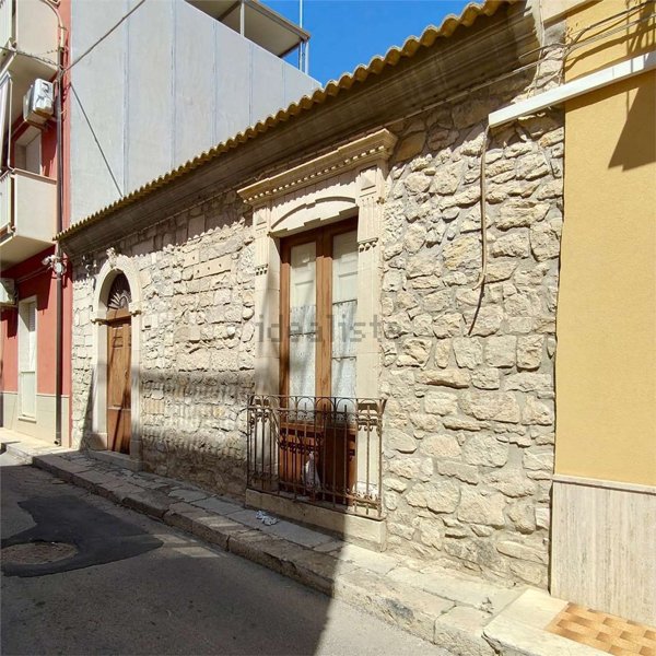 casa indipendente in vendita a Comiso