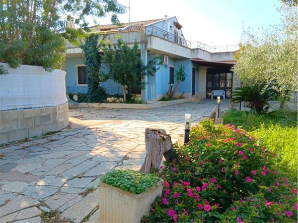 casa indipendente in vendita a Comiso