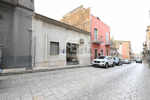 casa indipendente in vendita a Comiso in zona Centro Storico