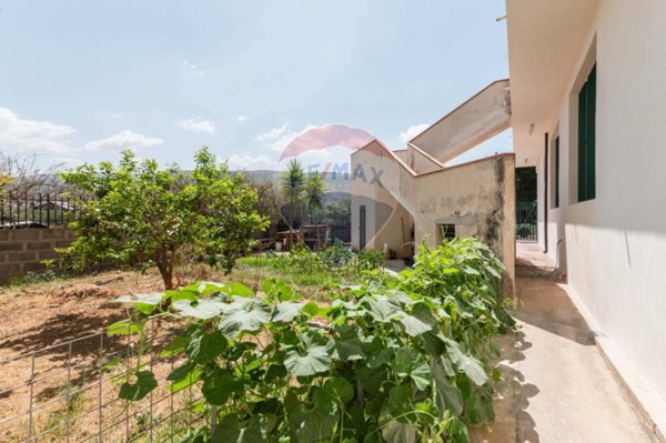 casa indipendente in vendita a Comiso