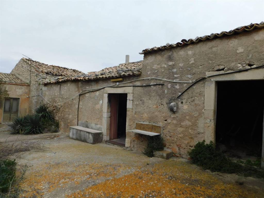 casa semindipendente in vendita a Comiso