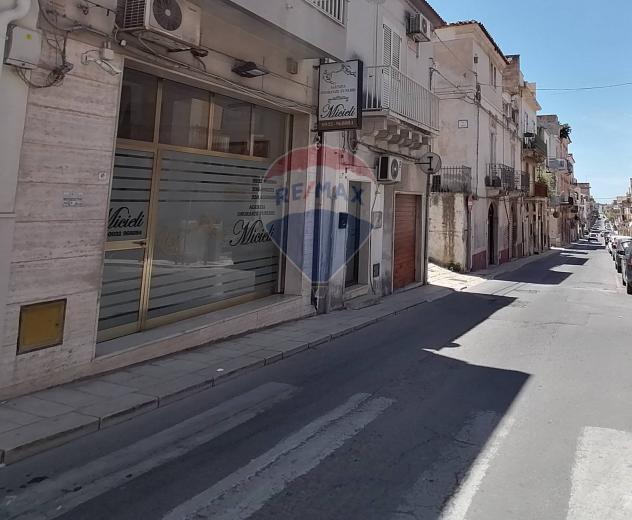 locale commerciale in vendita a Comiso