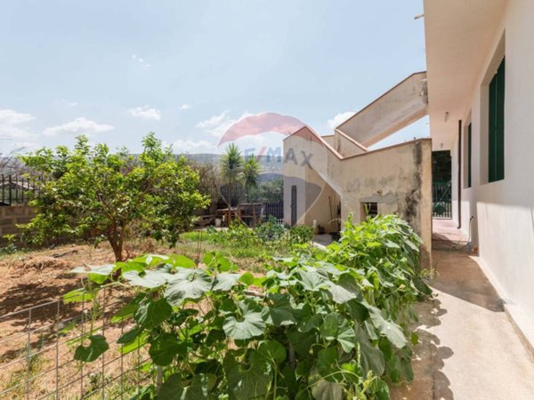 casa indipendente in vendita a Comiso