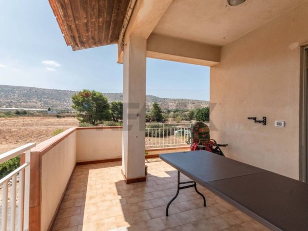 casa indipendente in vendita a Comiso