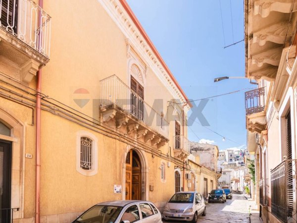casa indipendente in vendita a Comiso in zona Centro Storico