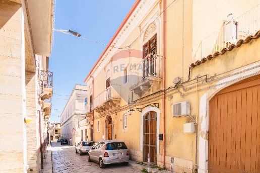 casa indipendente in vendita a Comiso in zona Centro Storico