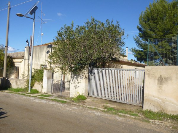 casa indipendente in vendita a Comiso