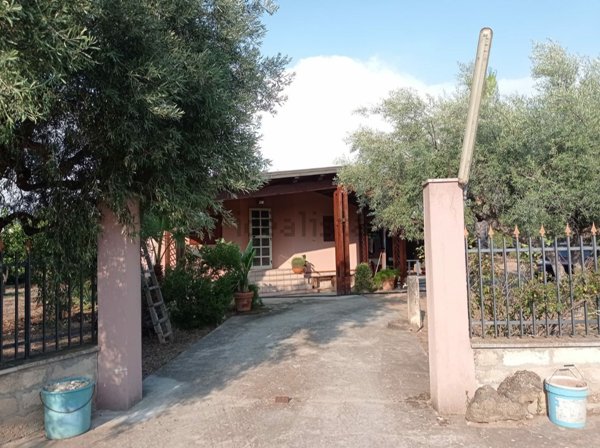 casa indipendente in vendita a Comiso