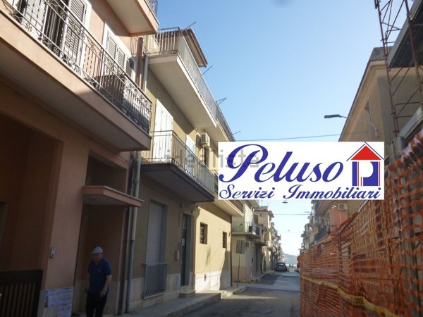 pentavano in vendita a Comiso