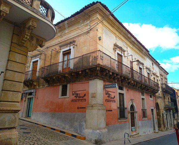 casa indipendente in vendita a Comiso in zona Centro Storico