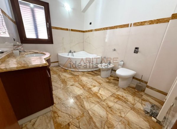 casa indipendente in vendita a Comiso