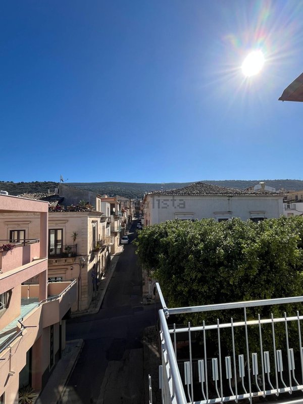 casa indipendente in vendita a Comiso in zona Centro Storico