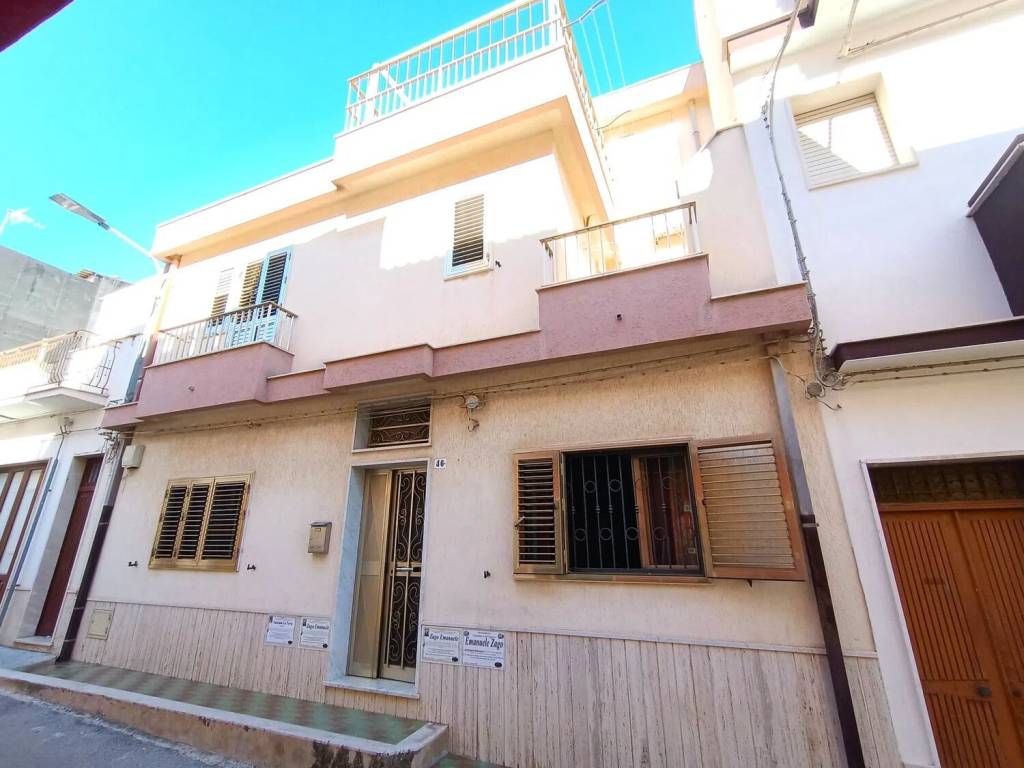 casa indipendente in vendita a Comiso