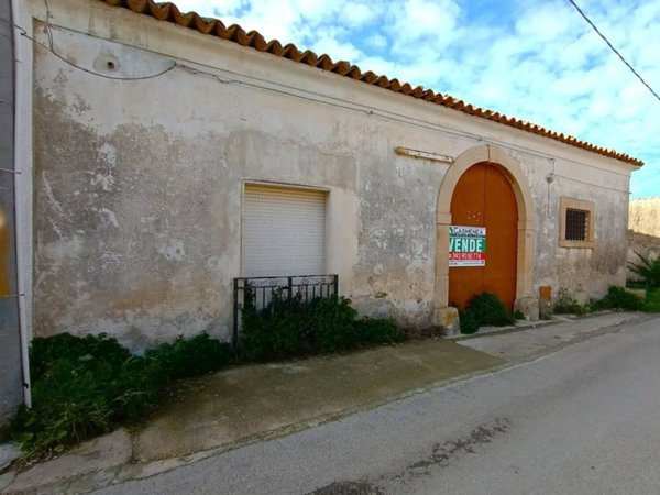 casa indipendente in vendita a Comiso
