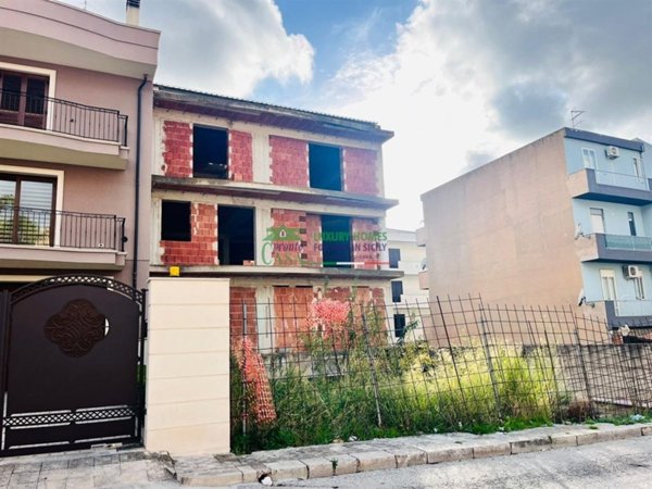 casa indipendente in vendita a Comiso