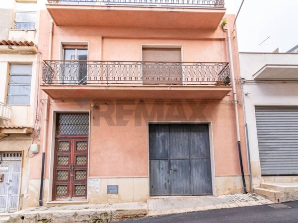 casa indipendente in vendita a Comiso in zona Centro Storico
