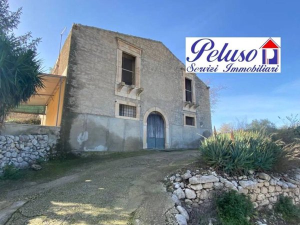 casa indipendente in vendita a Comiso