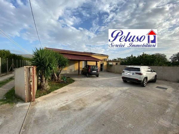 casa indipendente in vendita a Comiso