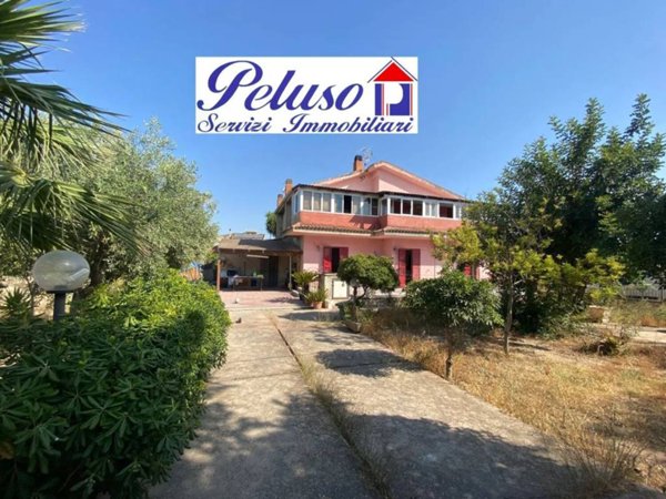 casa indipendente in vendita a Comiso