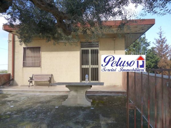 casa indipendente in vendita a Comiso