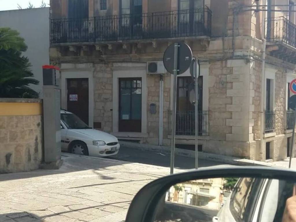 casa indipendente in vendita a Comiso in zona Centro Storico
