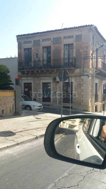casa indipendente in vendita a Comiso in zona Centro Storico