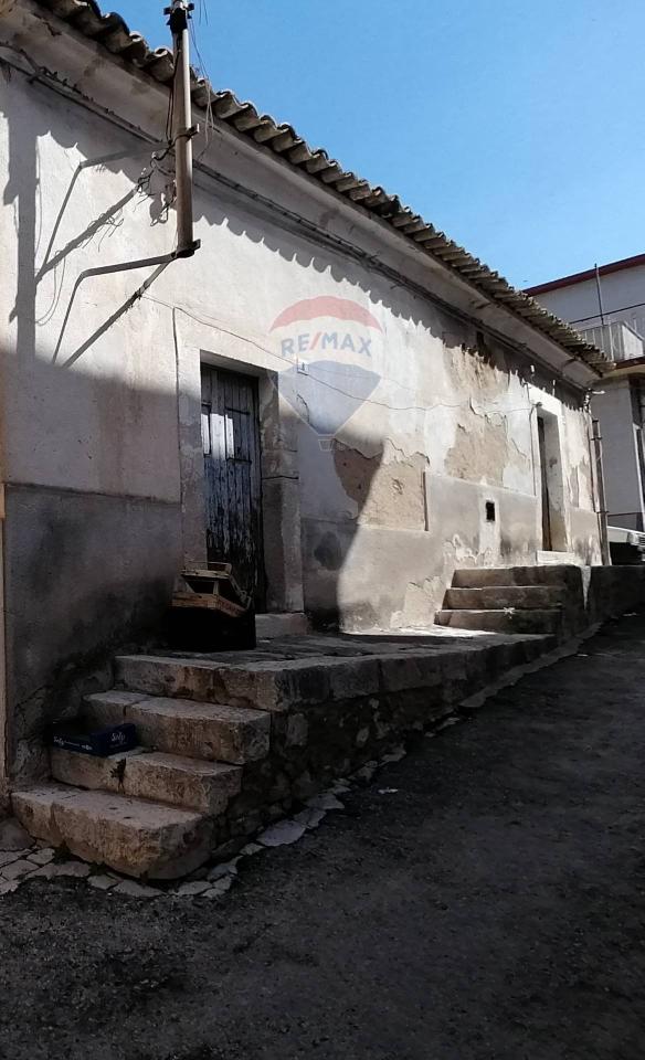 casa indipendente in vendita a Comiso
