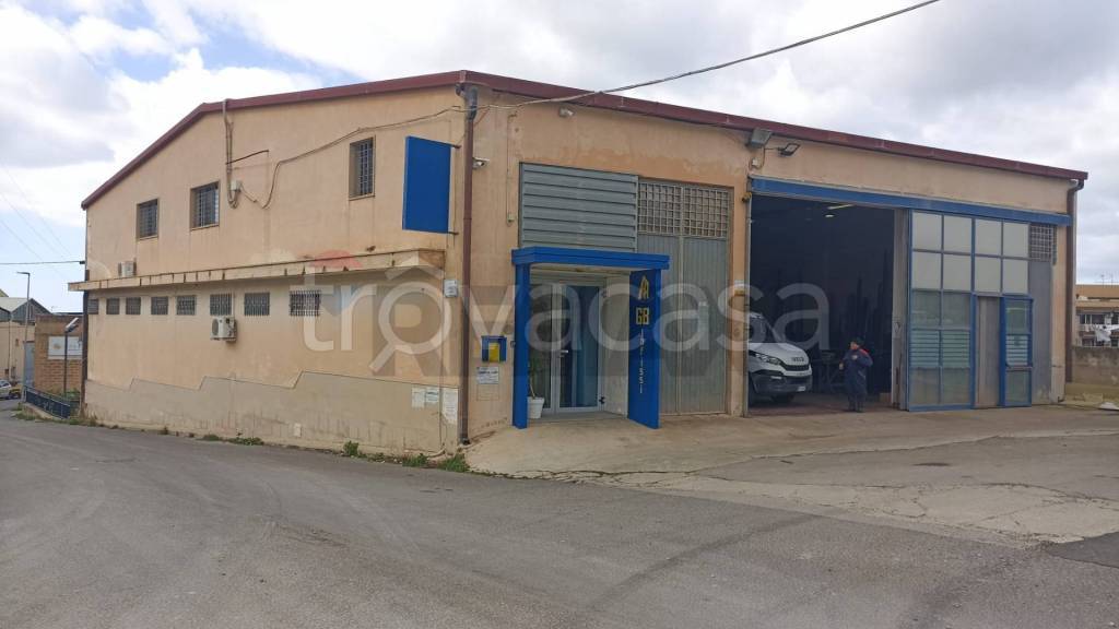 locale commerciale in vendita a Comiso