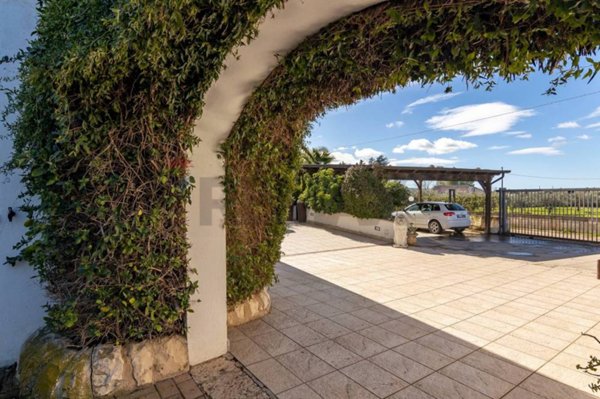 casa indipendente in vendita a Comiso