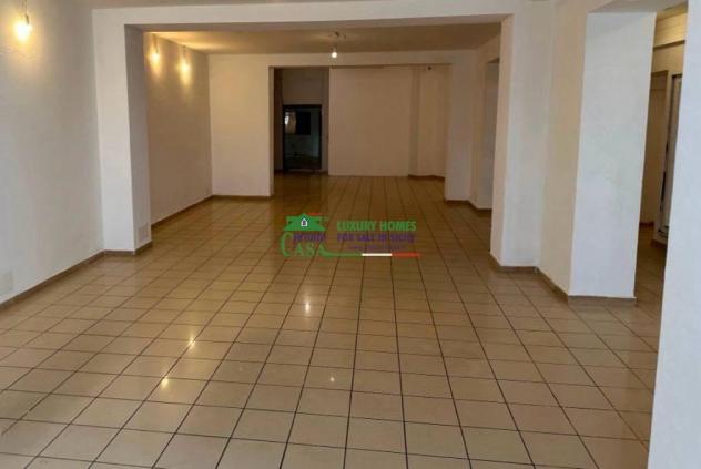 locale commerciale in vendita a Comiso