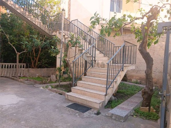 casa indipendente in vendita a Comiso