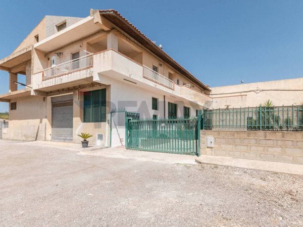 casa indipendente in vendita a Comiso