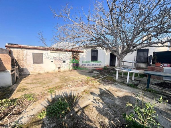casa indipendente in vendita a Comiso