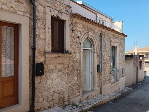 casa indipendente in vendita a Comiso in zona Centro Storico