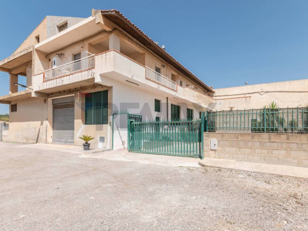 casa indipendente in vendita a Comiso