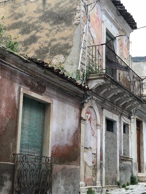 casa indipendente in vendita a Comiso