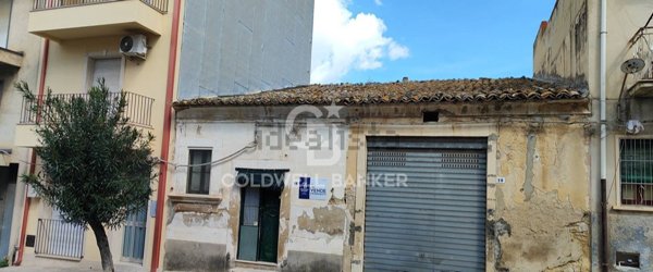 casa indipendente in vendita a Comiso in zona Centro Storico