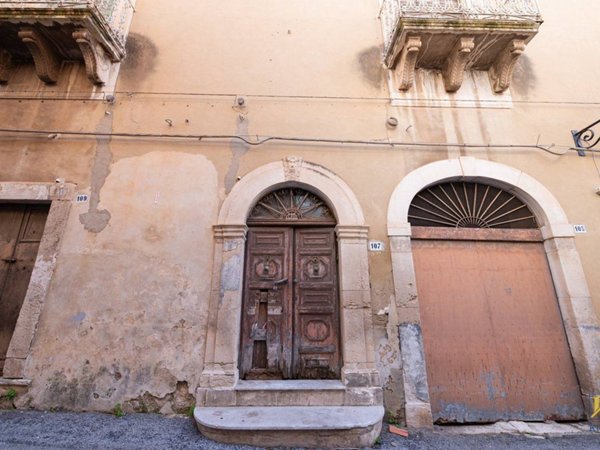 casa indipendente in vendita a Comiso