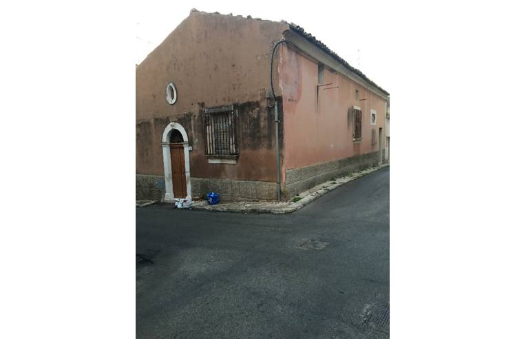 casa indipendente in vendita a Comiso