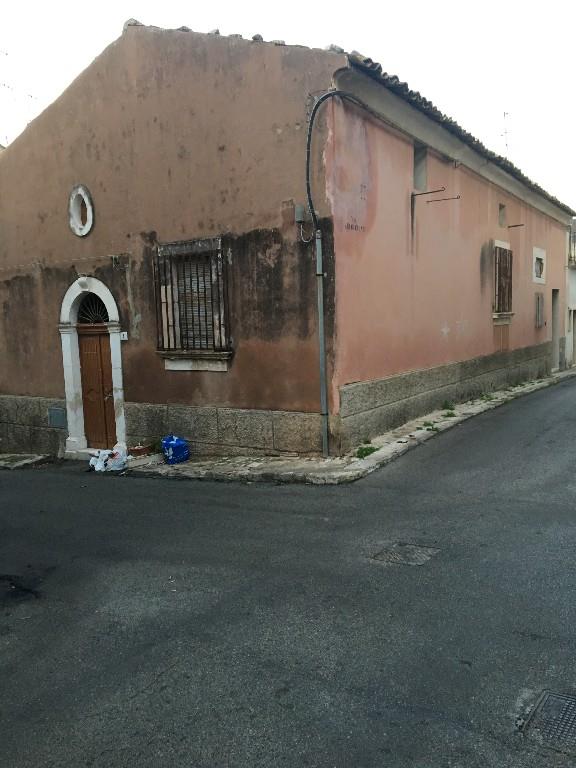 casa indipendente in vendita a Comiso