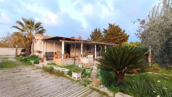 casa indipendente in vendita a Comiso