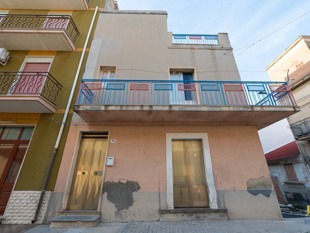 casa indipendente in vendita a Comiso in zona Centro Storico