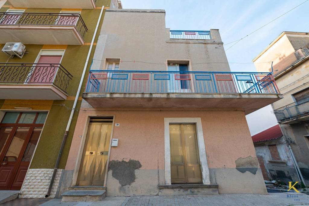 casa indipendente in vendita a Comiso in zona Centro Storico